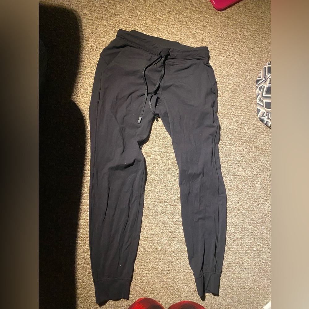 size 6 lululemon (i think soft jersey pant)